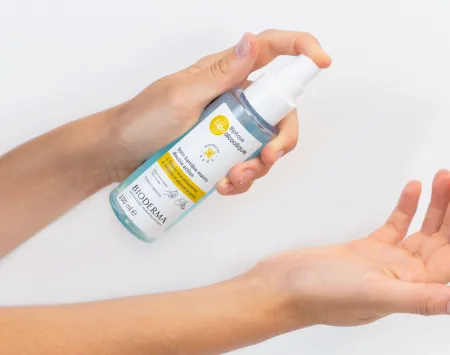 Biphase lipoalcoolique hydrating hand sanitizer